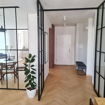 Beautiful New Apt In Old Town Near Train Station - Free Parking Bratislava Extérieur photo