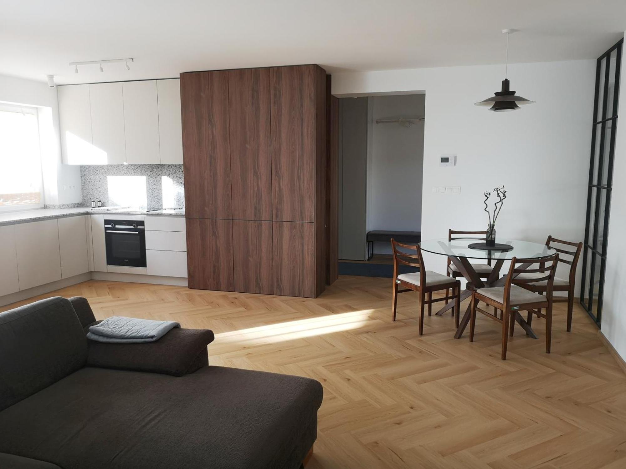Beautiful New Apt In Old Town Near Train Station - Free Parking Bratislava Extérieur photo