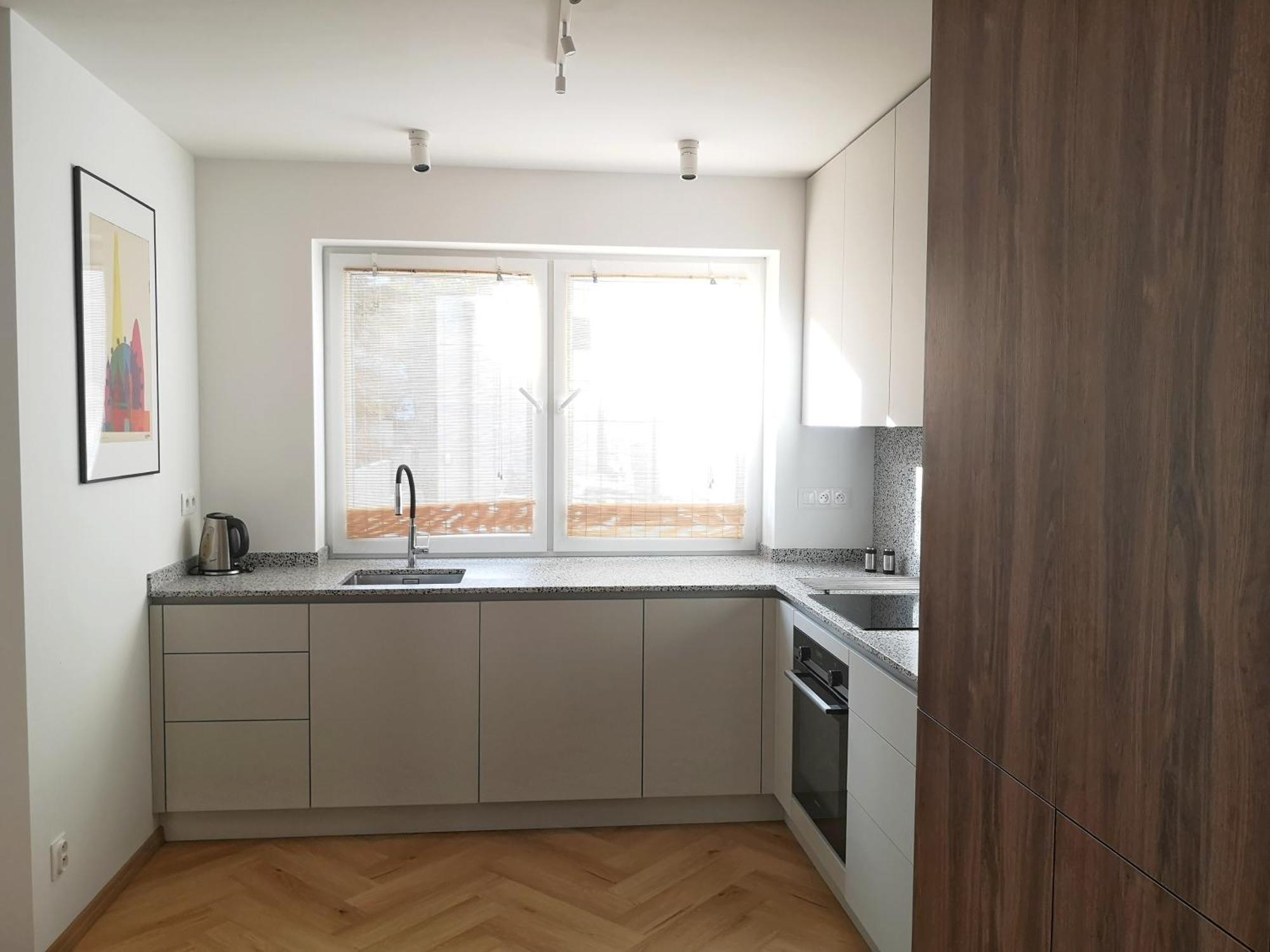 Beautiful New Apt In Old Town Near Train Station - Free Parking Bratislava Extérieur photo